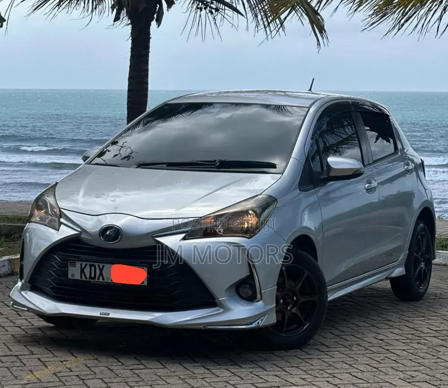 Toyota Vitz 2020 Silver