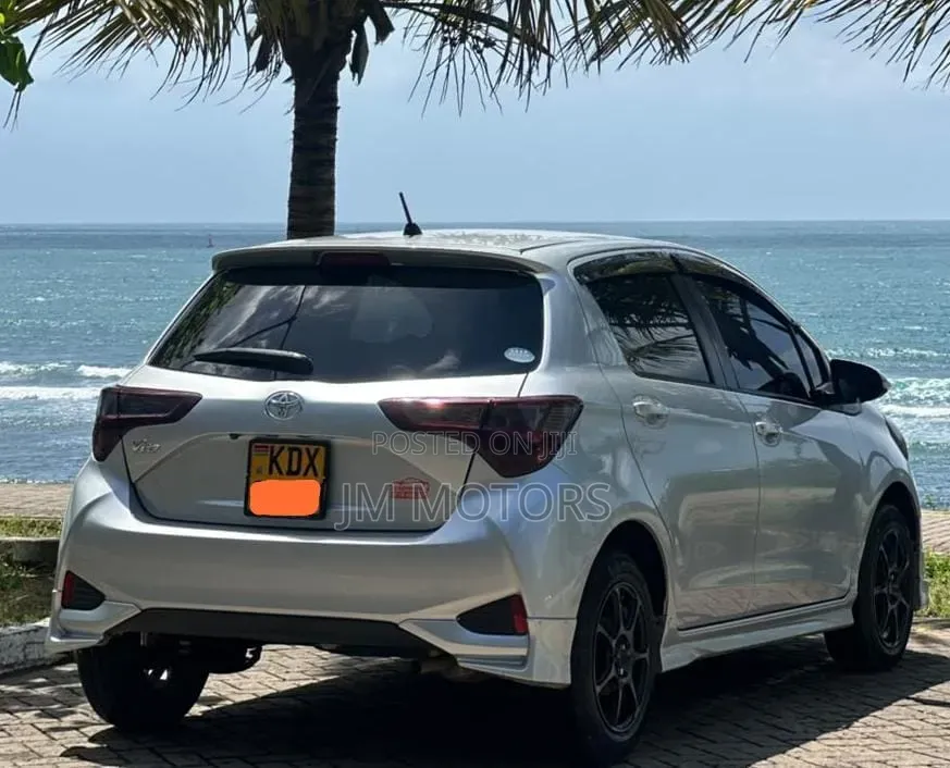 Toyota Vitz 2020 Silver