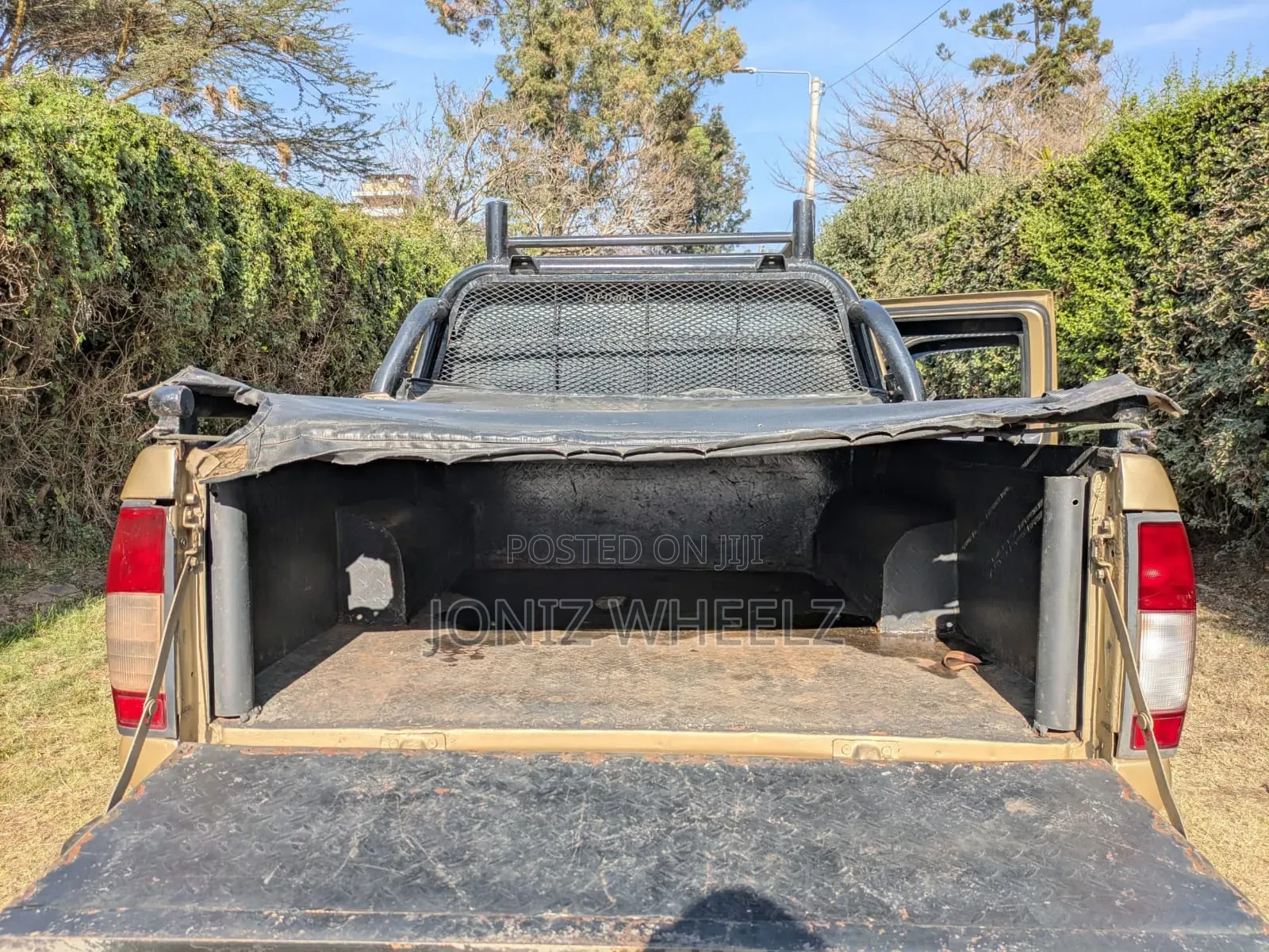 Nissan Hardbody 2007 Gold