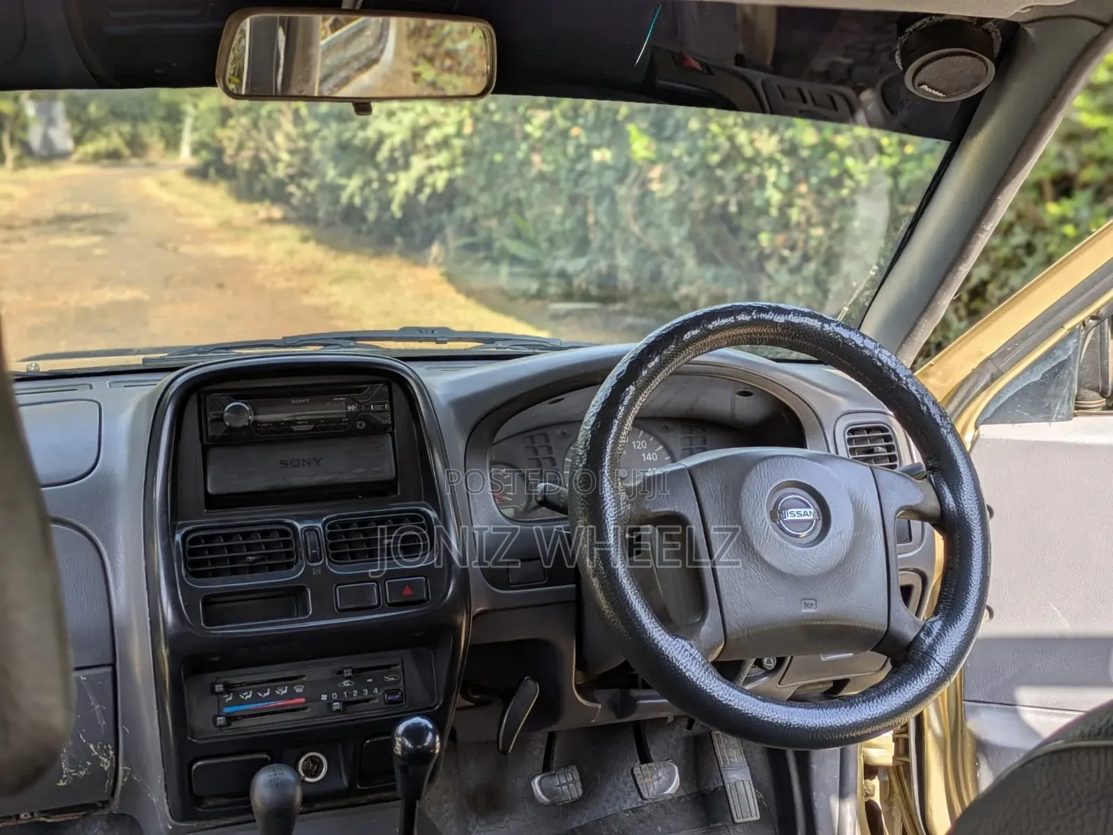 Nissan Hardbody 2007 Gold