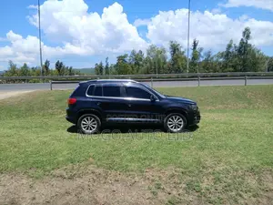 Volkswagen Tiguan 2012 Black