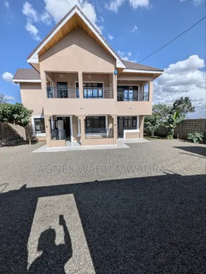 5bdrm Maisonette in Oloika for sale
