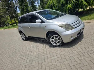 Toyota IST 2003 Silver
