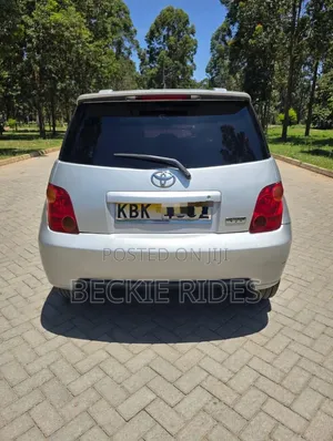 Toyota IST 2003 Silver