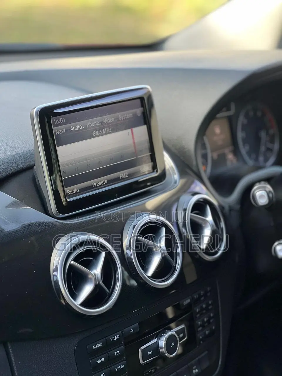 Mercedes-Benz B-Class 2013 Red