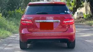 Mercedes-Benz B-Class 2013 Red