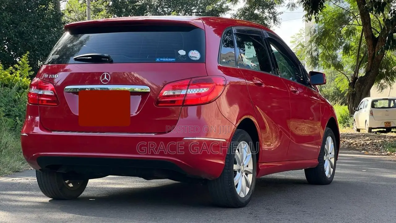 Mercedes-Benz B-Class 2013 Red