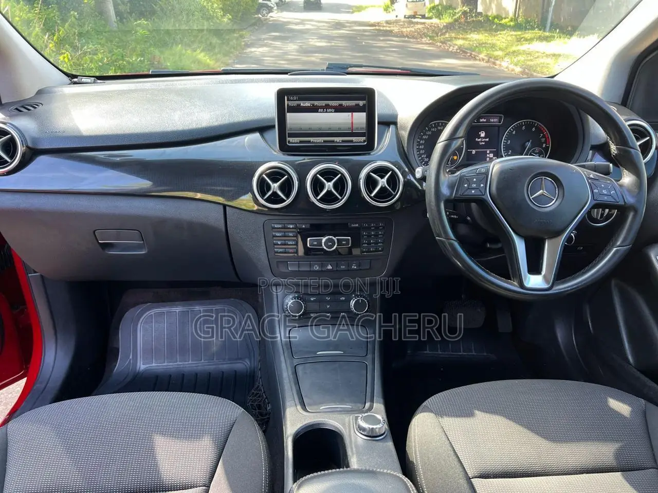 Mercedes-Benz B-Class 2013 Red
