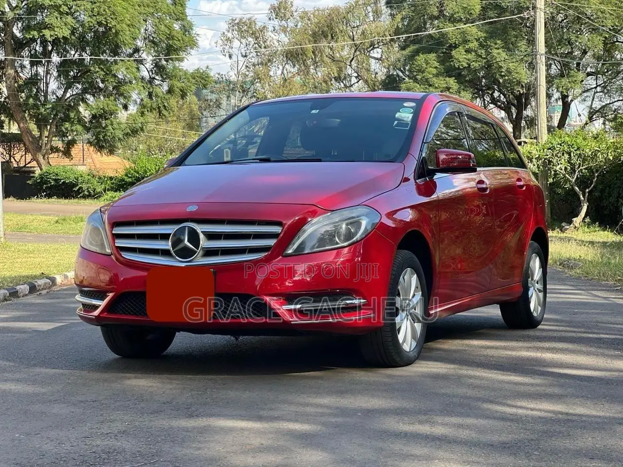 Mercedes-Benz B-Class 2013 Red