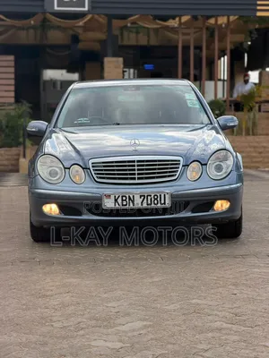 Mercedes-Benz E200 2006 Blue