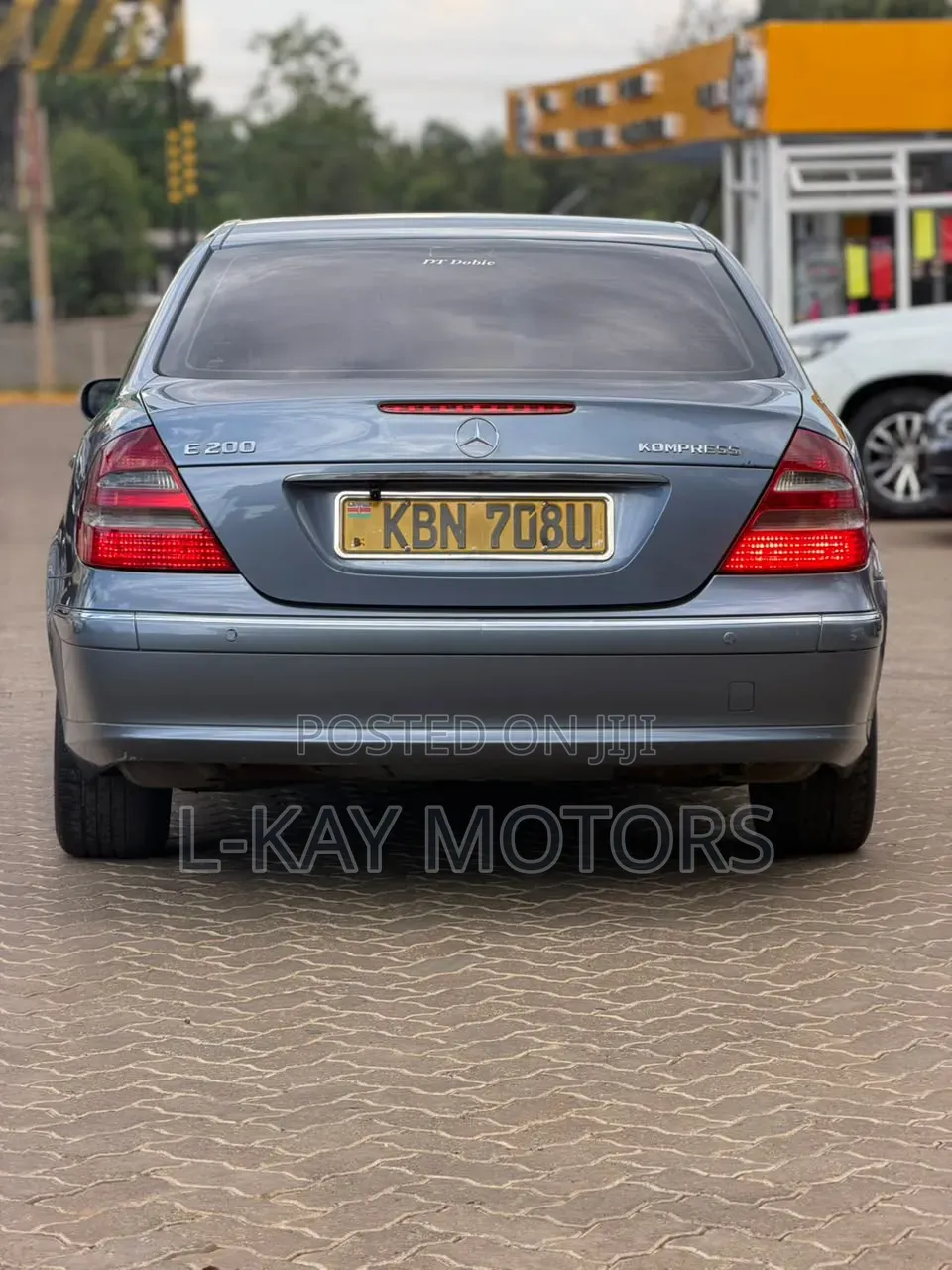 Mercedes-Benz E200 2006 Blue