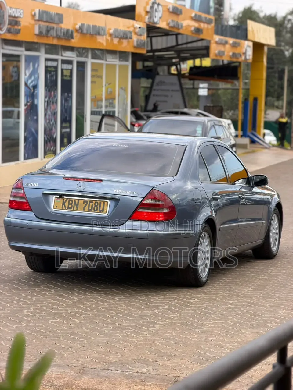 Mercedes-Benz E200 2006 Blue