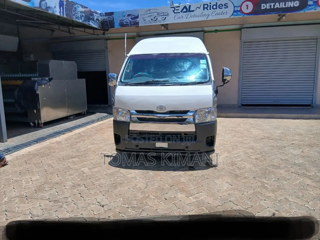 Toyota HiAce 2018 White