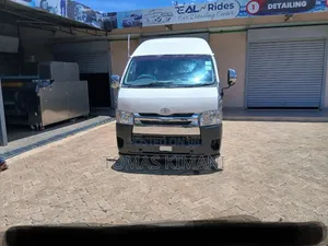 Toyota HiAce 2018 White