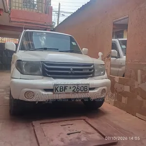 Mitsubishi Pajero 2001 White