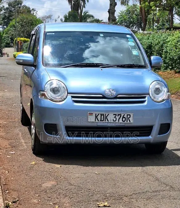 Toyota Sienta 2015 Blue