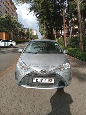 Toyota Vitz 1.0 FWD 5dr 2018 Silver