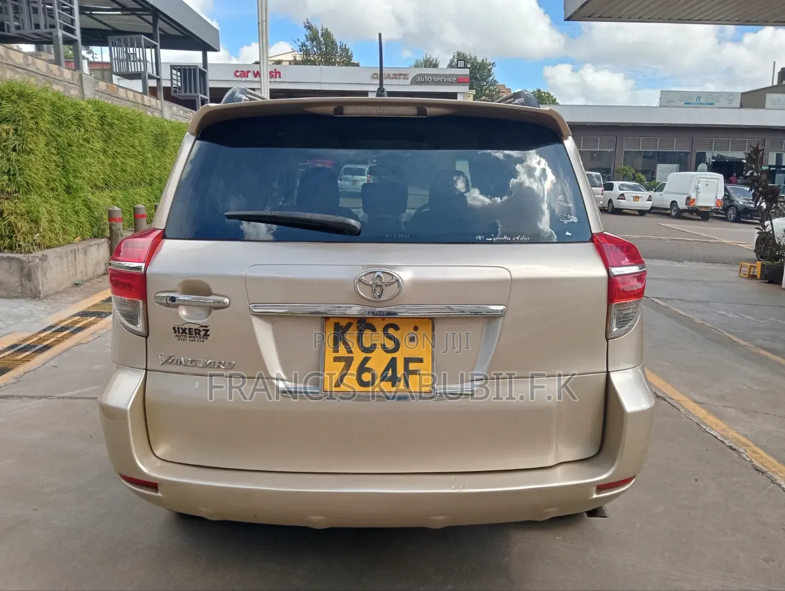 Toyota Vanguard 2012 Gold