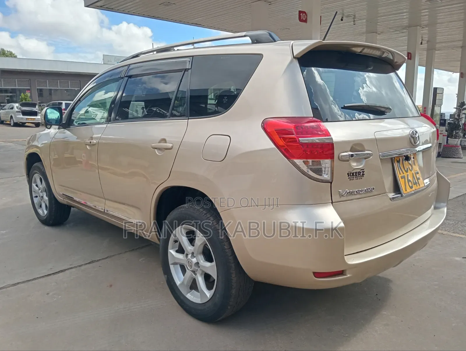 Toyota Vanguard 2012 Gold