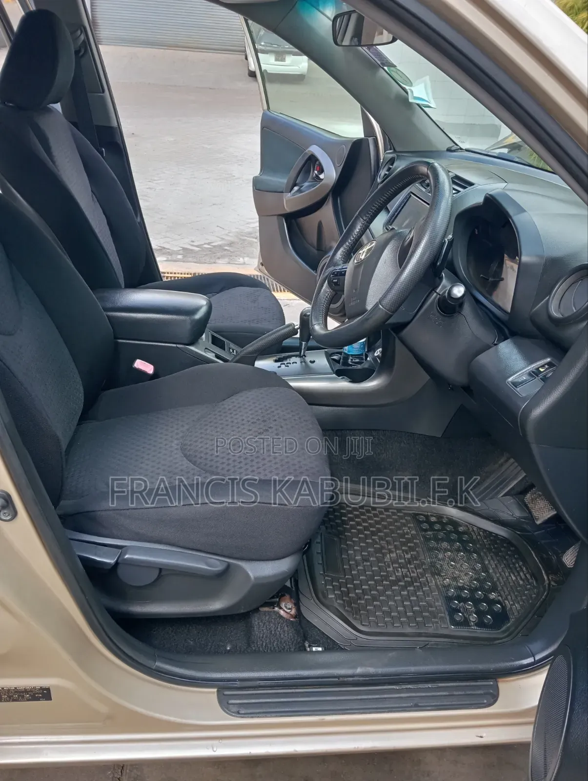 Toyota Vanguard 2012 Gold