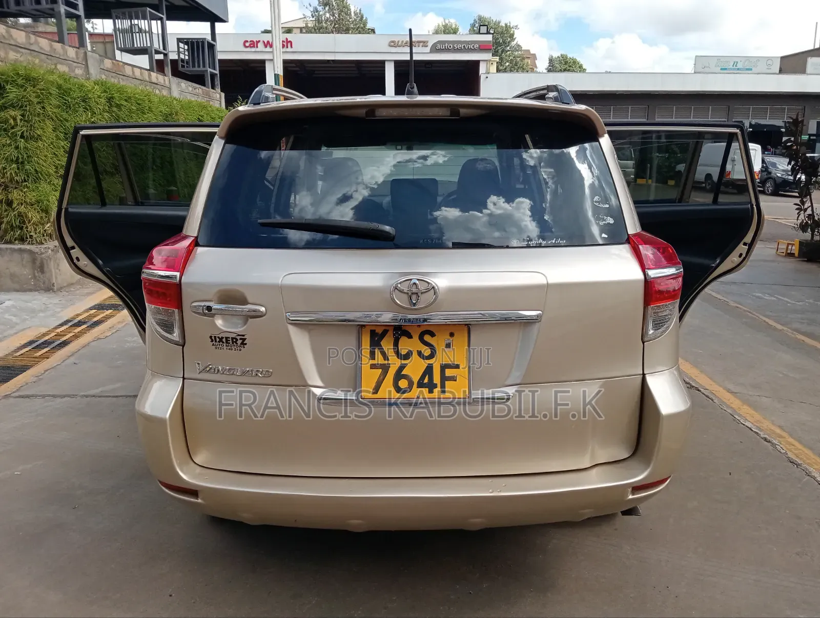 Toyota Vanguard 2012 Gold