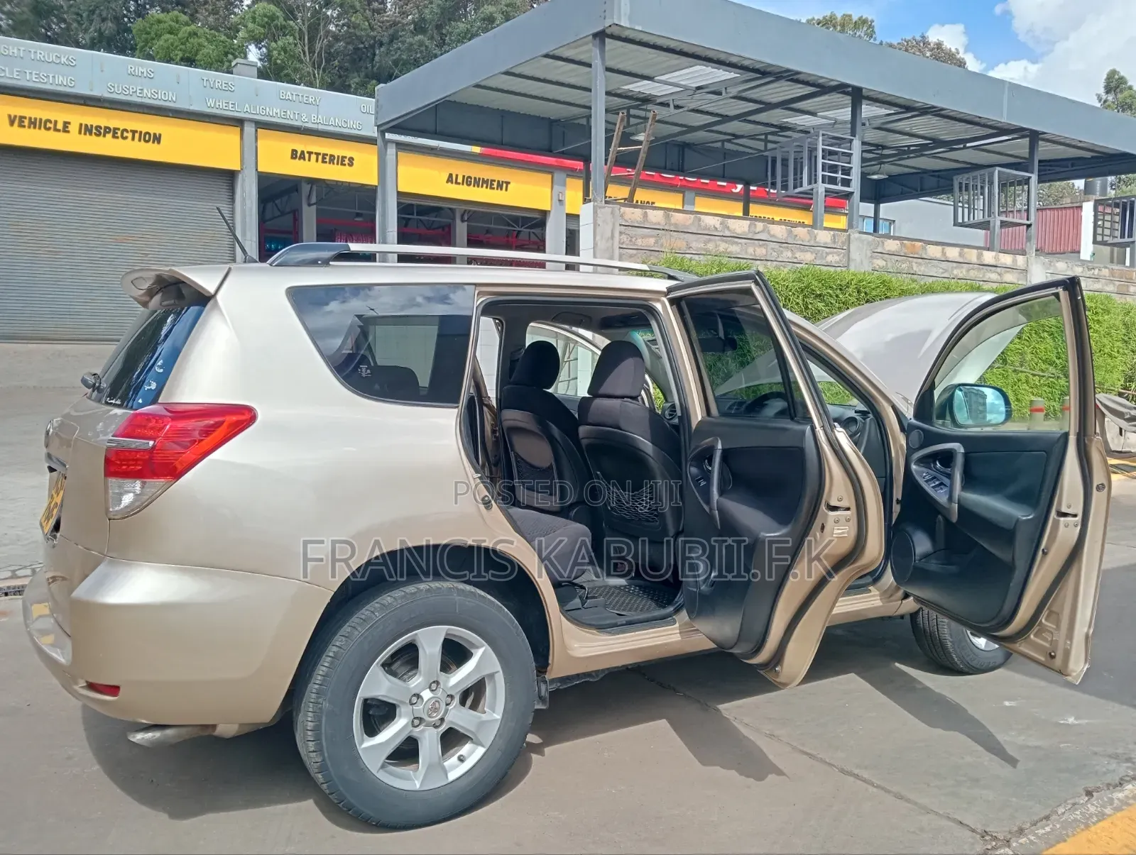 Toyota Vanguard 2012 Gold