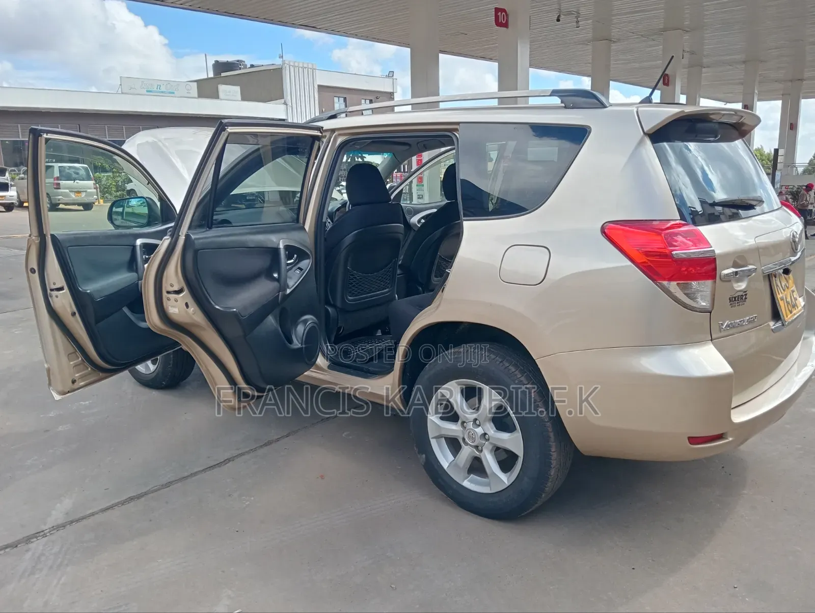 Toyota Vanguard 2012 Gold