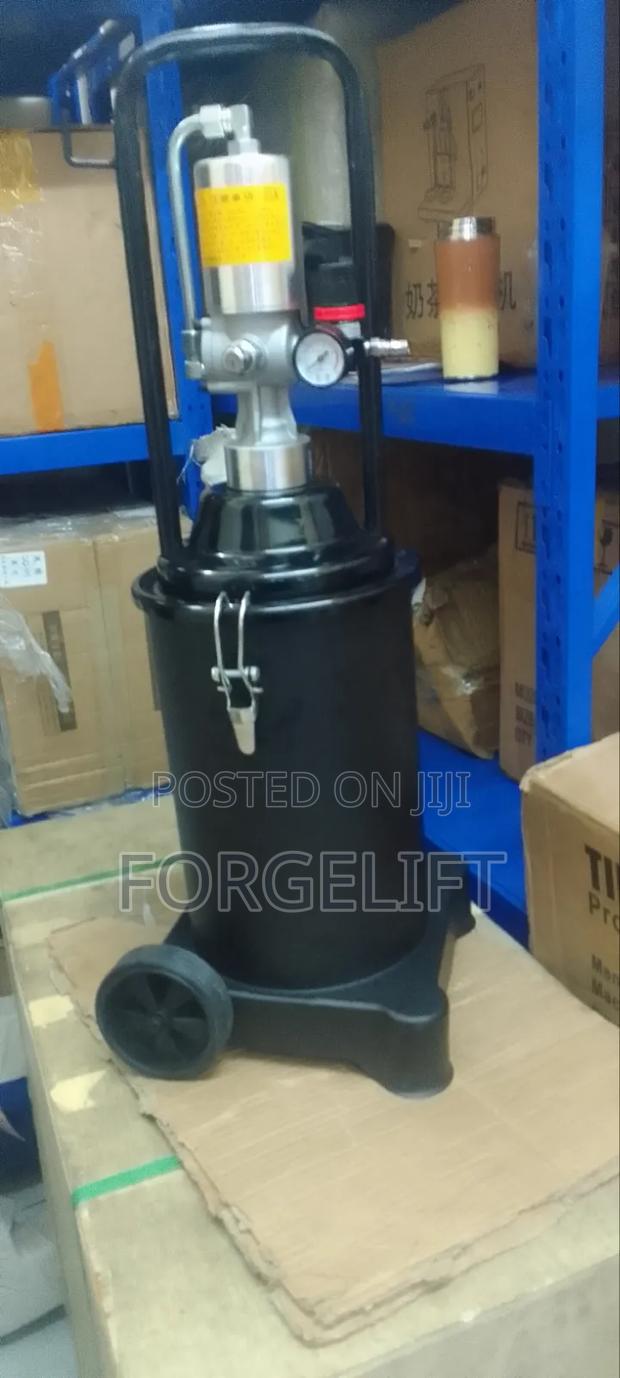 Grease Pumping Machine - main view