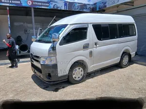 Toyota HiAce 2018 White