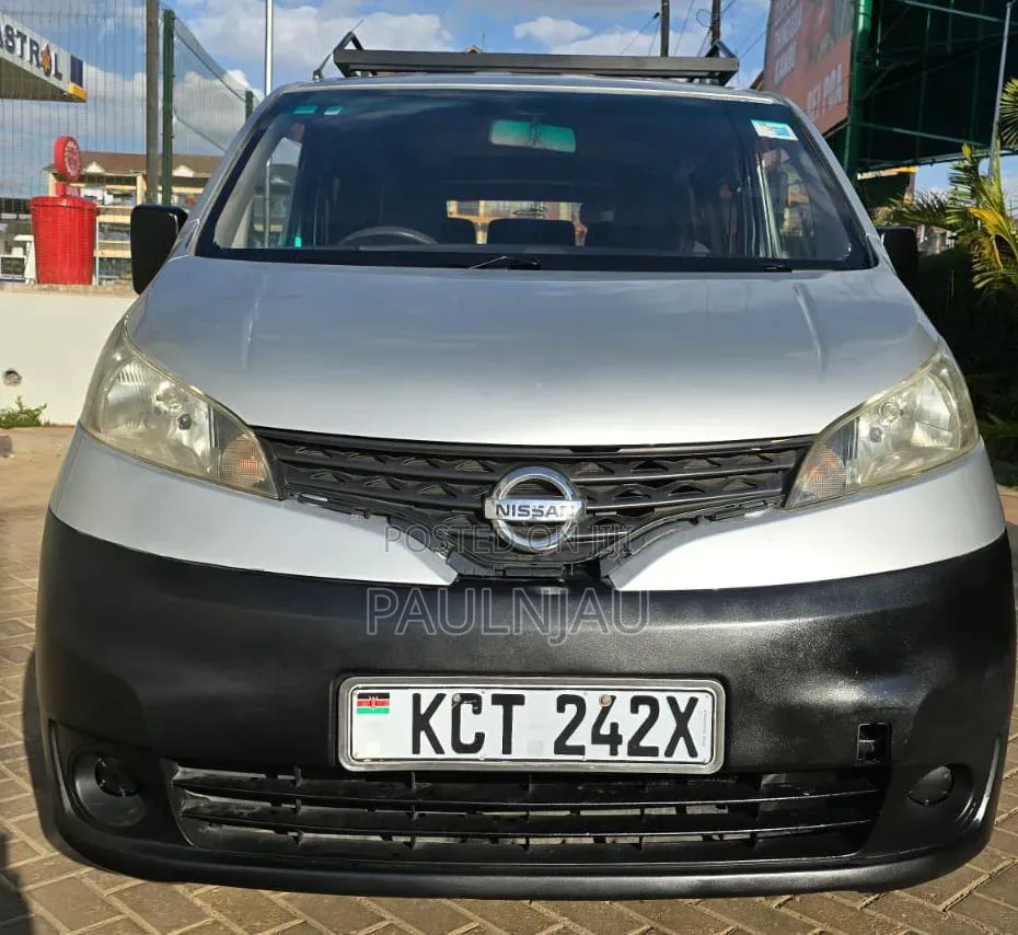 Nissan NV200 2011