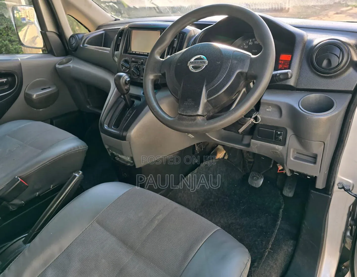 Nissan NV200 2011