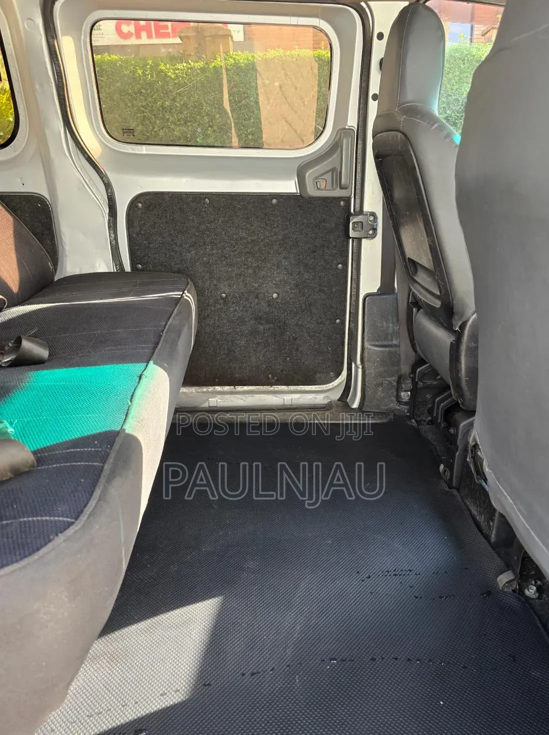 Nissan NV200 2011