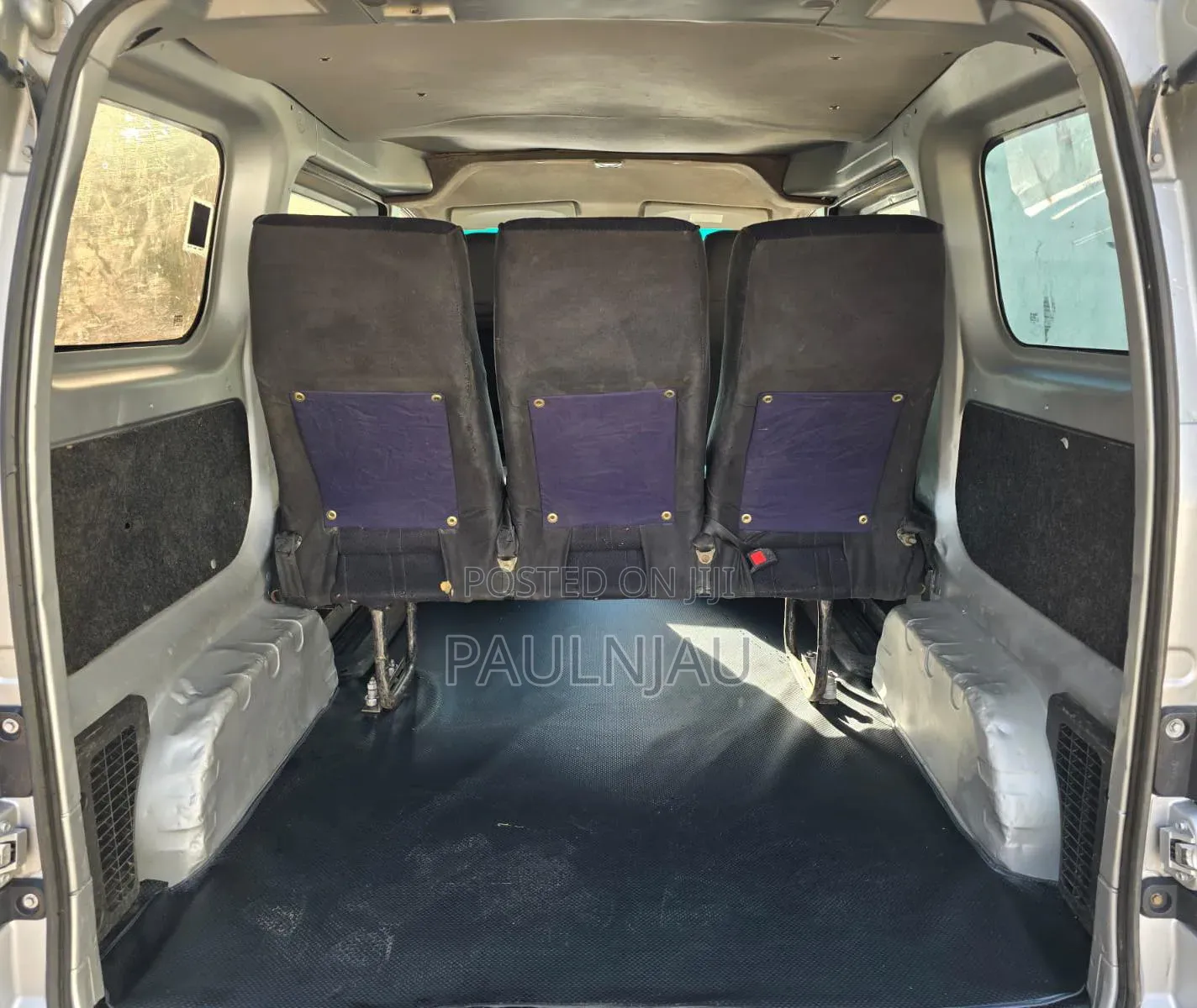 Nissan NV200 2011