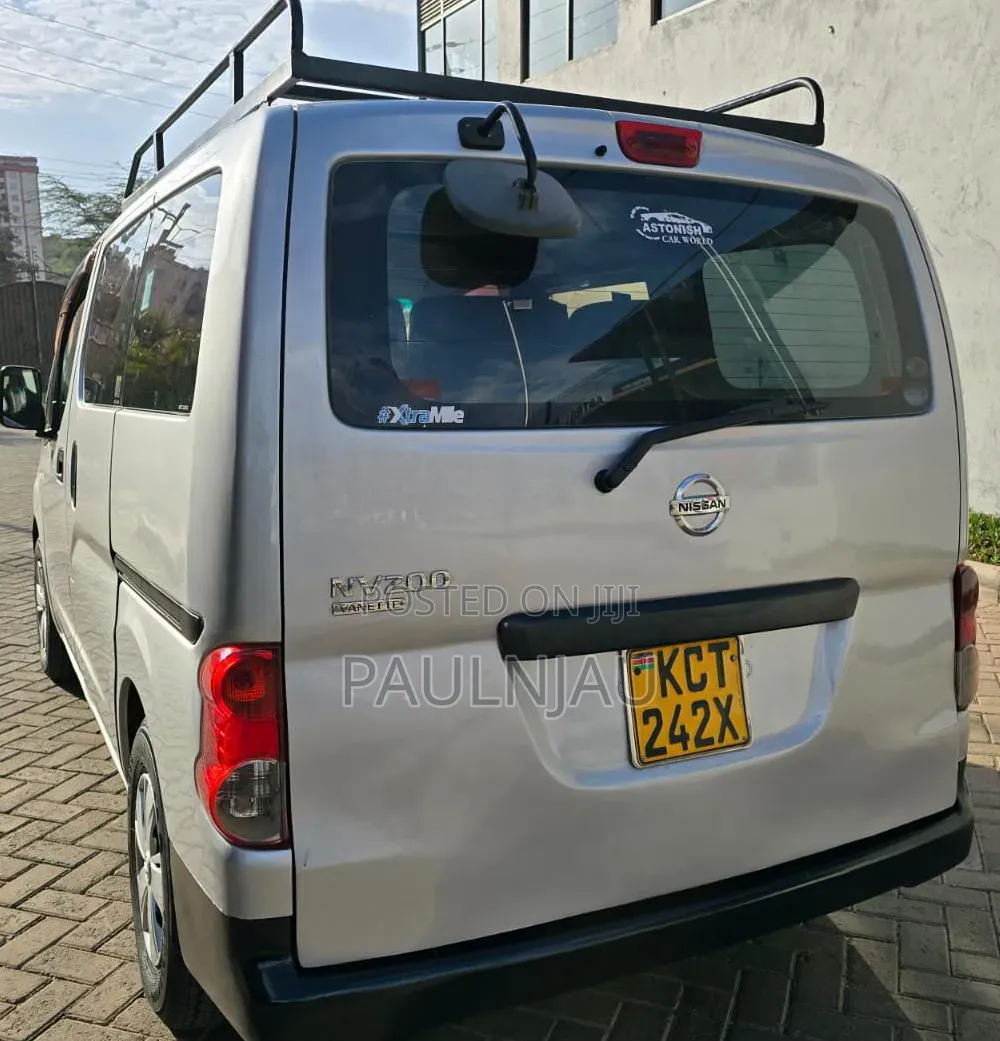 Nissan NV200 2011