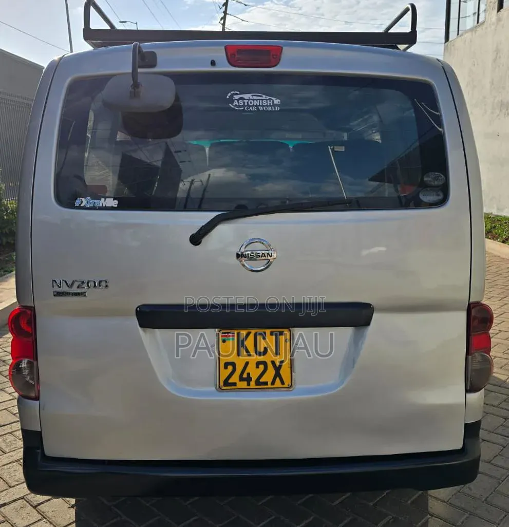 Nissan NV200 2011