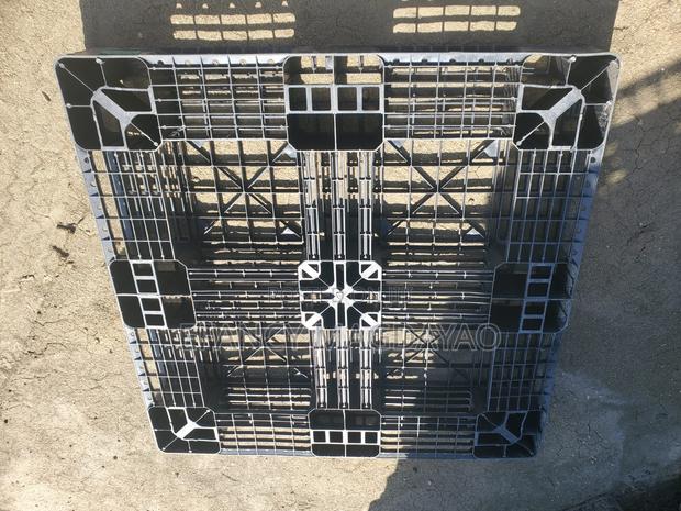 Plastic Pallets - thumbnail 2