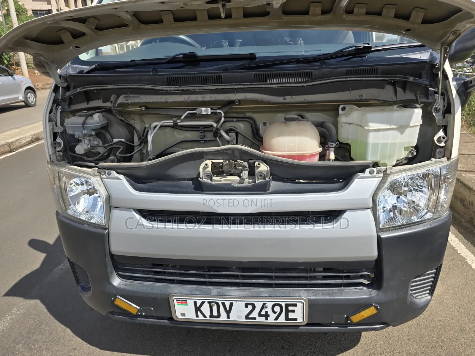 Toyota HiAce 2019 White