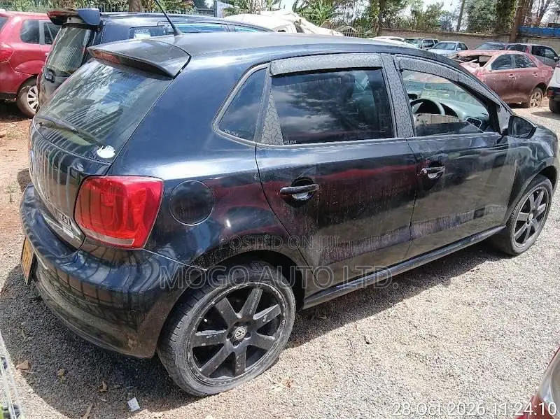 Volkswagen Polo 2011 Black