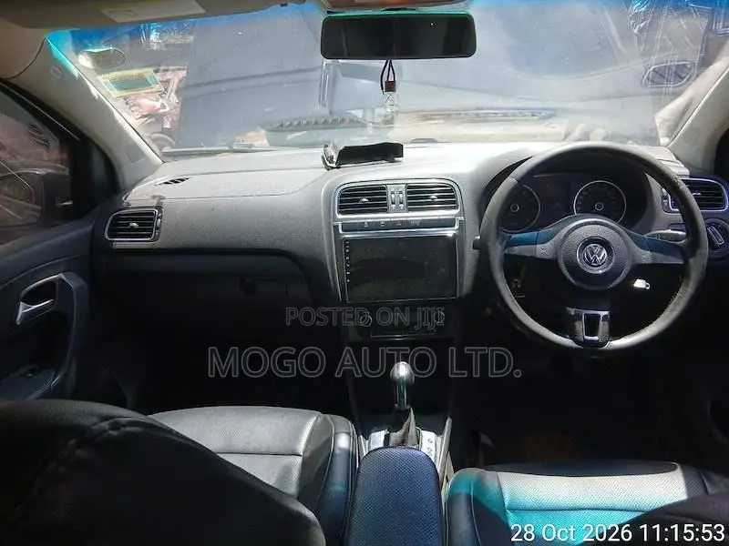 Volkswagen Polo 2011 Black