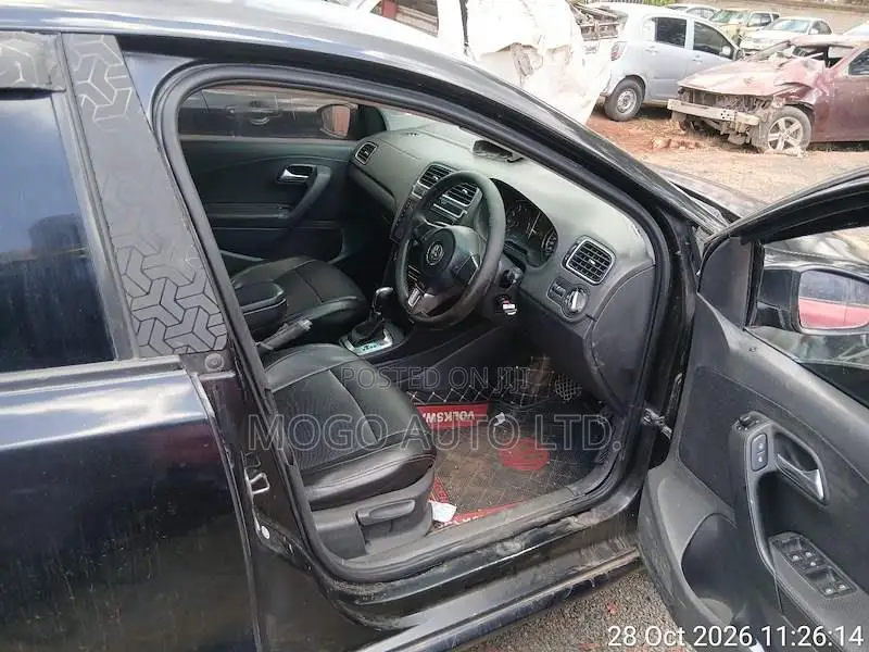 Volkswagen Polo 2011 Black