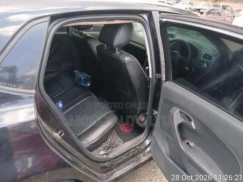 Volkswagen Polo 2011 Black