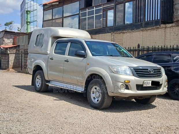 Toyota Hilux - thumbnail 2