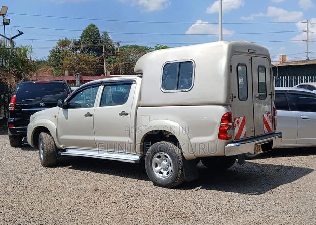 Toyota Hilux - thumbnail 3
