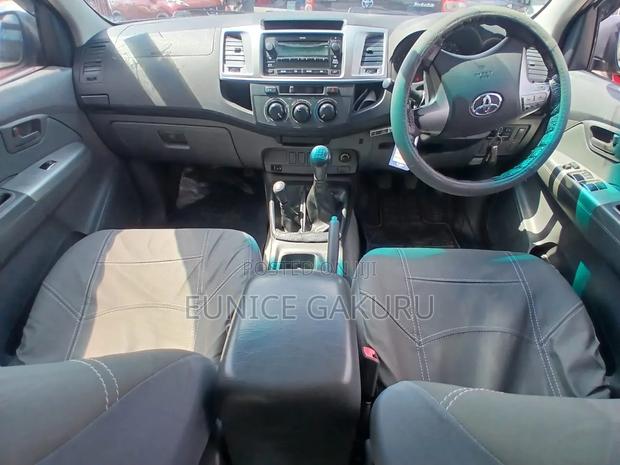Toyota Hilux - thumbnail 4
