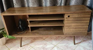 TV STAND 5 fT