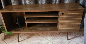 TV STAND 5 fT