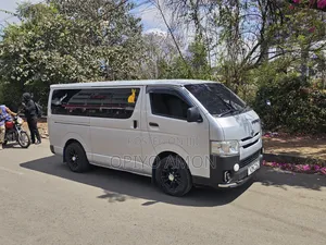 Toyota HiAce 2019 White