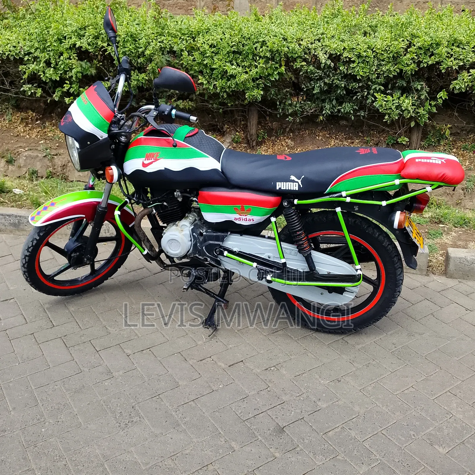 Bajaj Boxer 150 UG 2022 White
