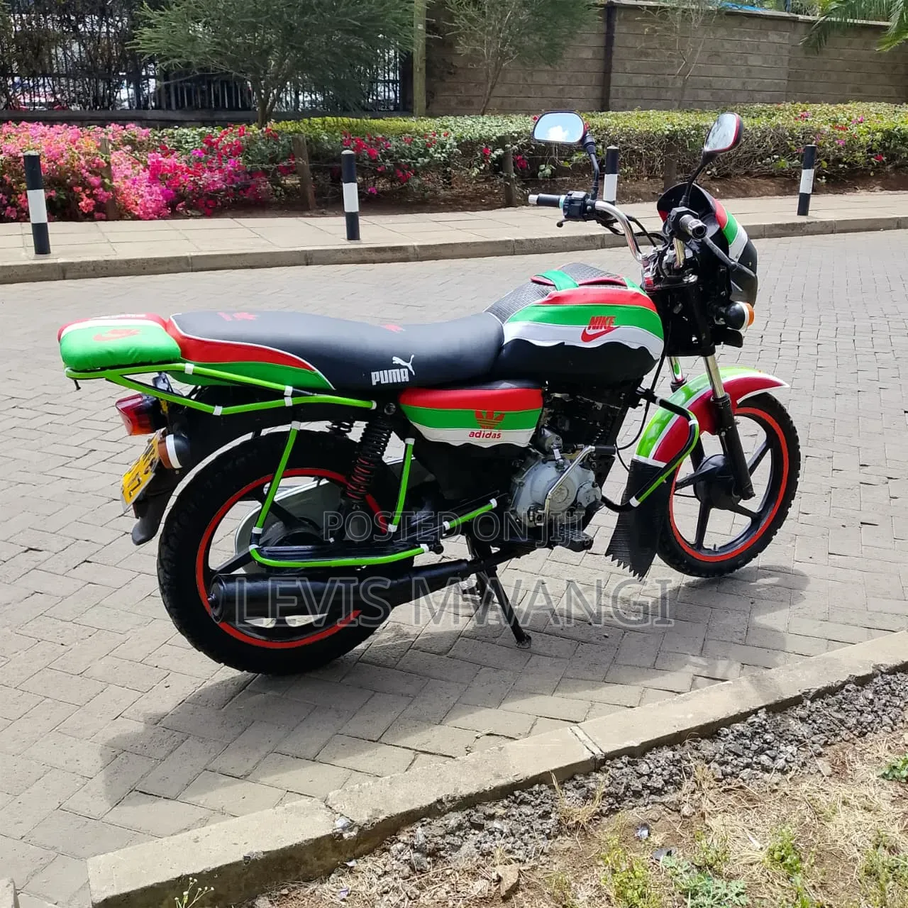 Bajaj Boxer 150 UG 2022 White