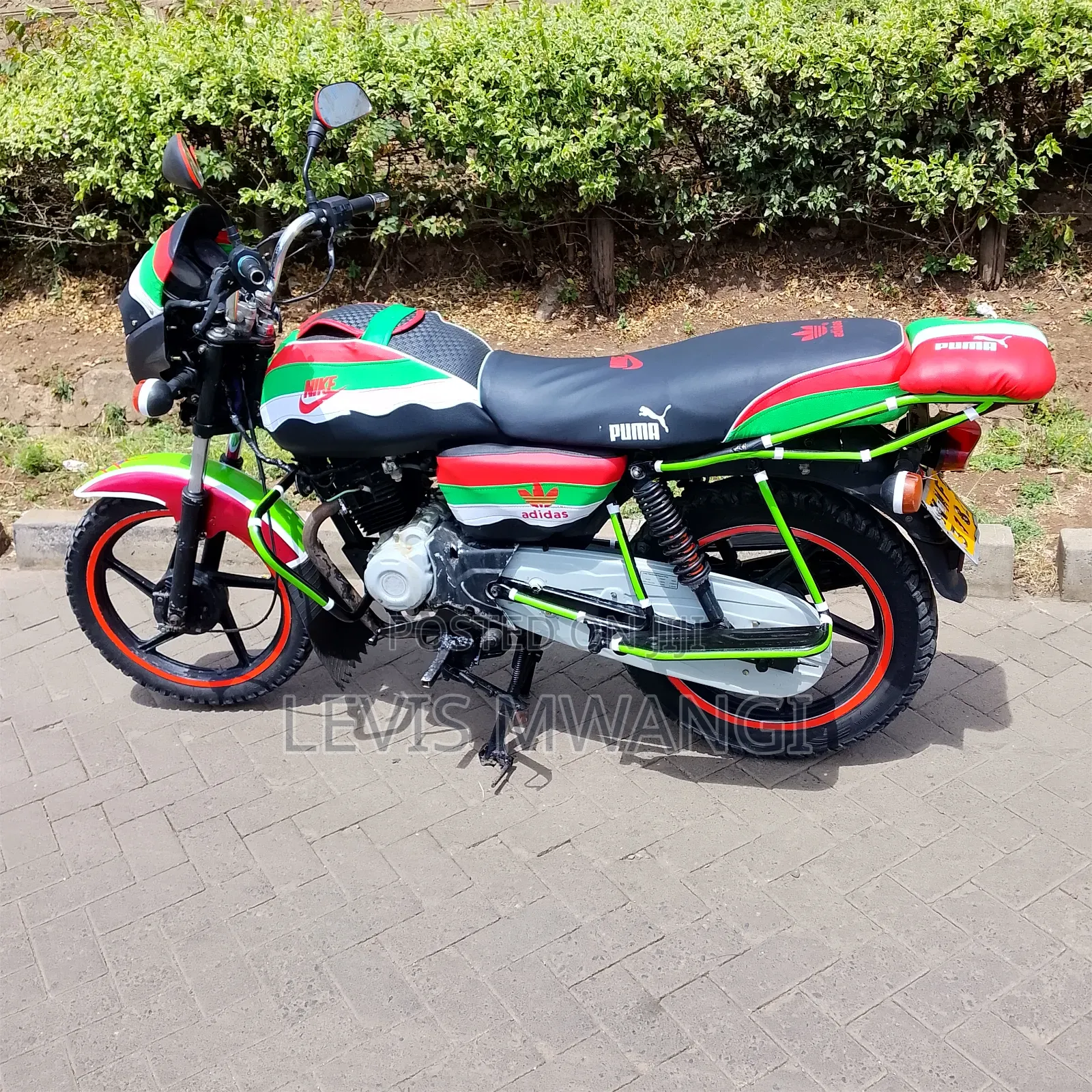 Bajaj Boxer 150 UG 2022 White